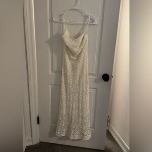 Chic Lace Maxi Dress in Cream